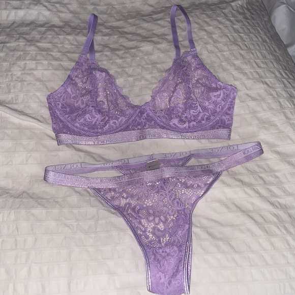 Balcony Bra & Thong Set
Lilac - Picture 8 of 8